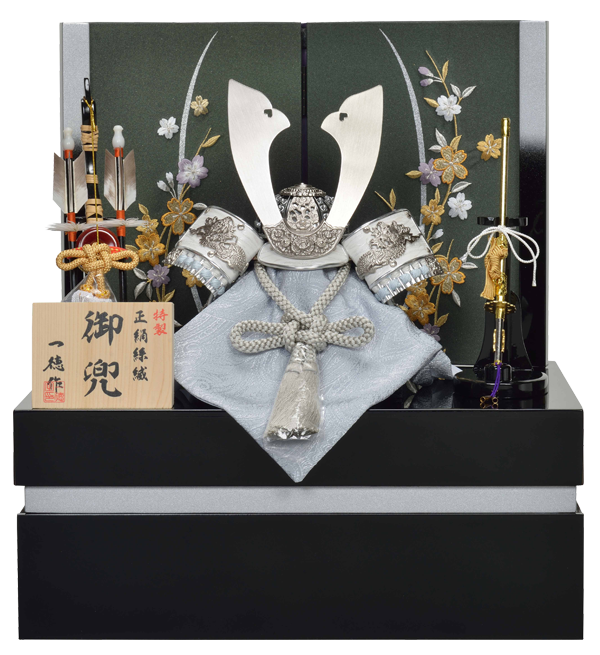 収納　銀兜 水色縅 竜金具